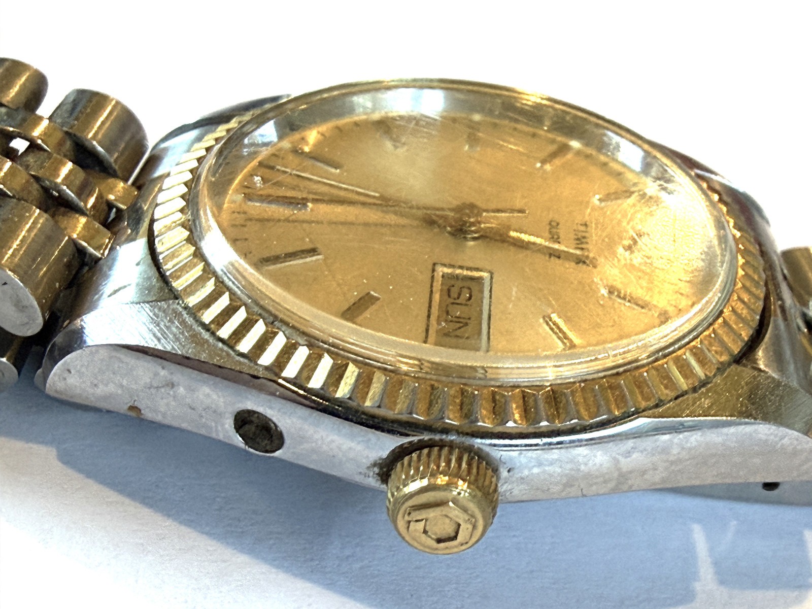 Vintage Timex Q M Cell 2 Tone Men’s Watch w/ Day and Date Working