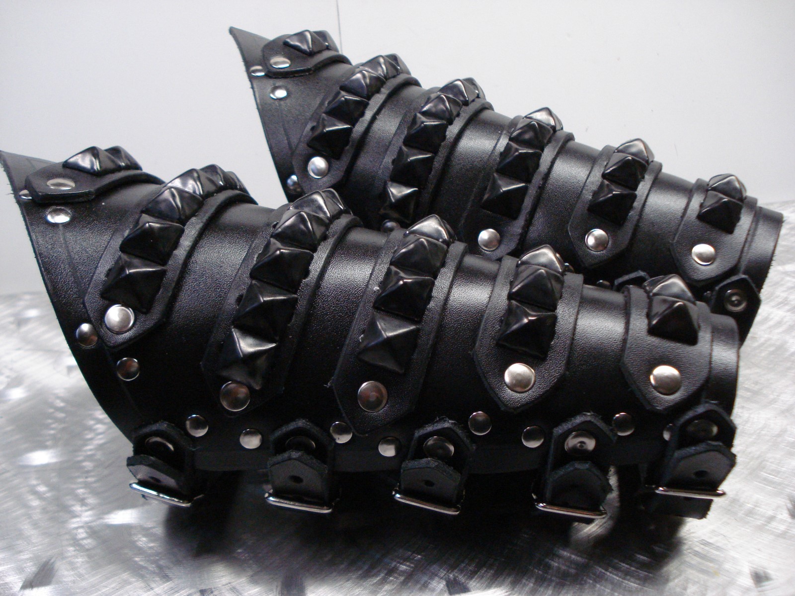 AMON AMARTH.. LEATHER STRAPPED VIKING GAUNTLET.. (MDLG0049)