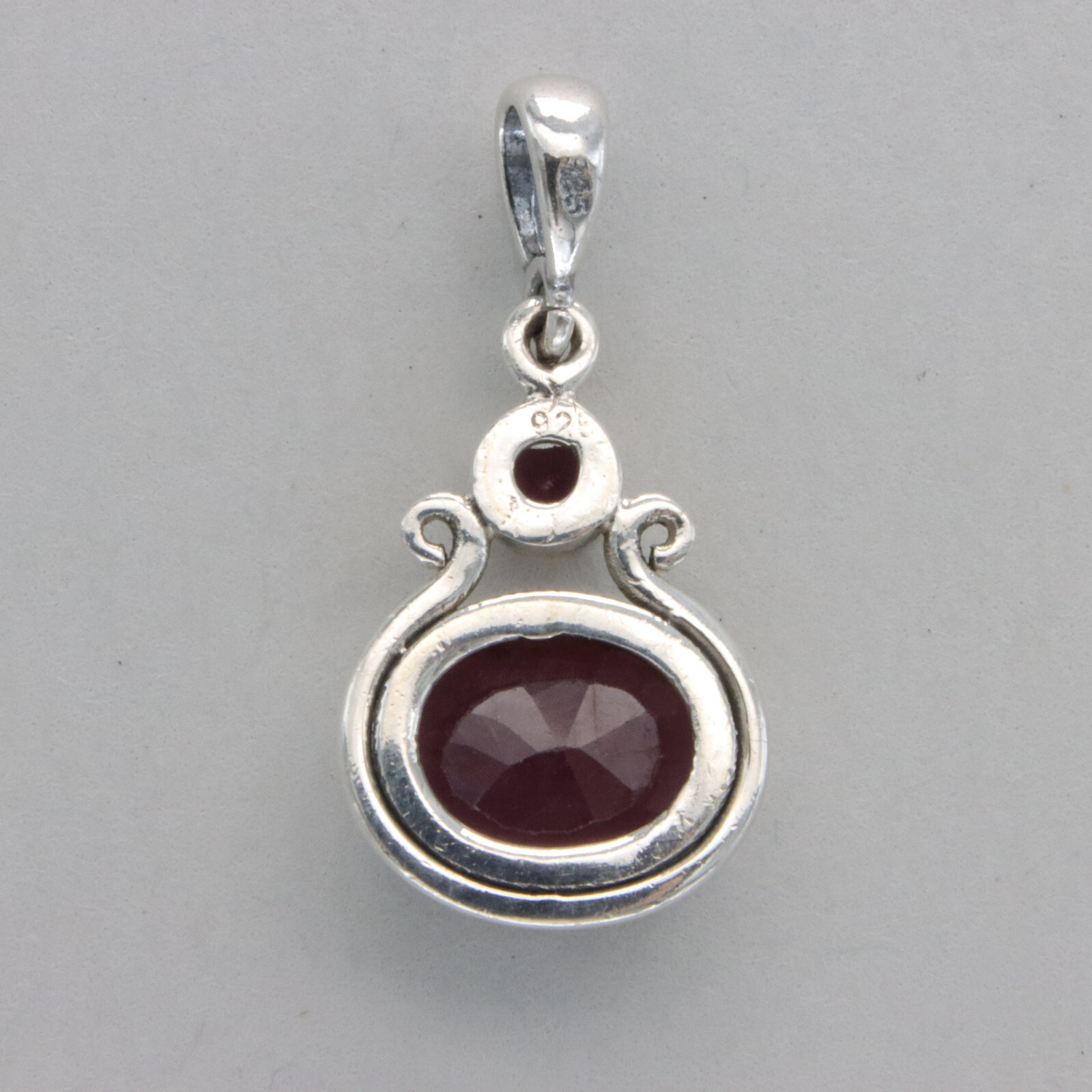 925 Sterling Silver – Oval Red Ruby & Garnet Pendant / Pendentif Rubis en argent