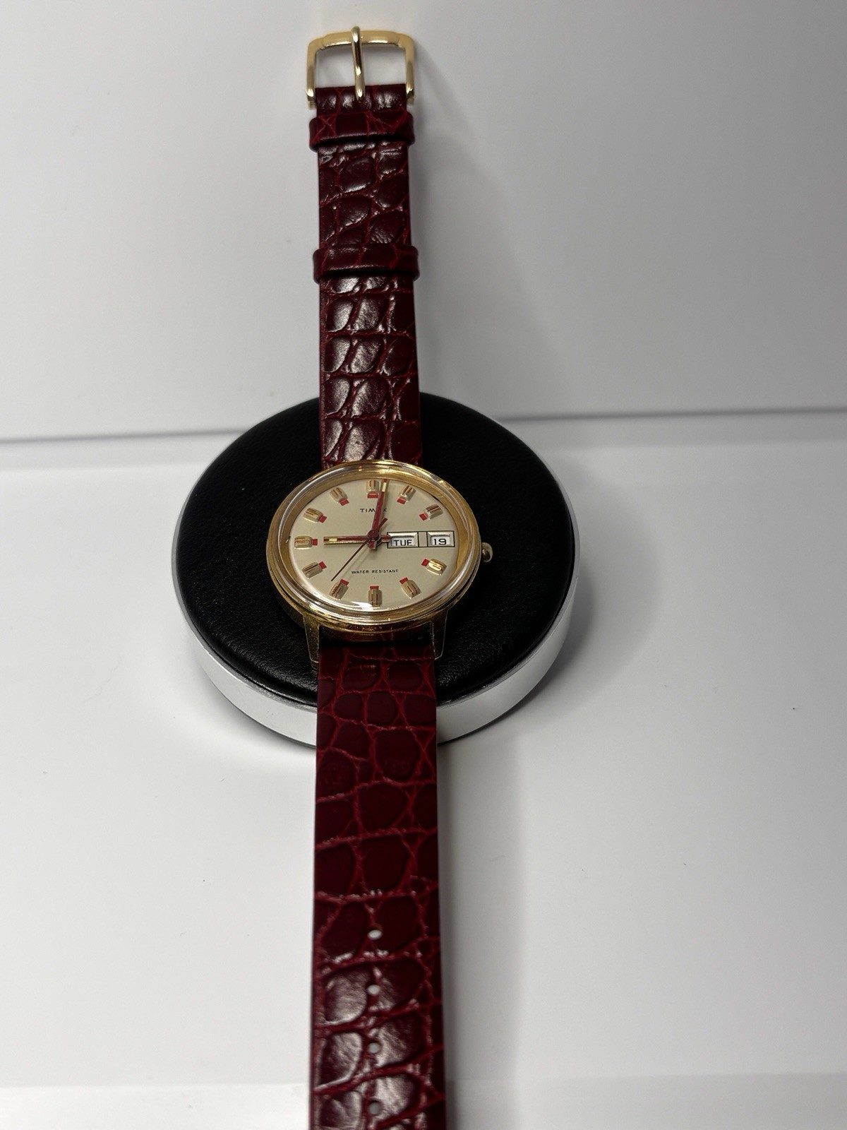 Timex Vintage 1970s Automatic Day/Date 35mm Gold Tone Red Leather Watch