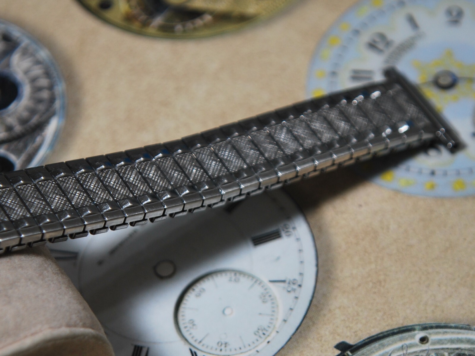 Nice 16MM to 22MM Stainless Steel Men’s Expansion Watch Band –CHA020223