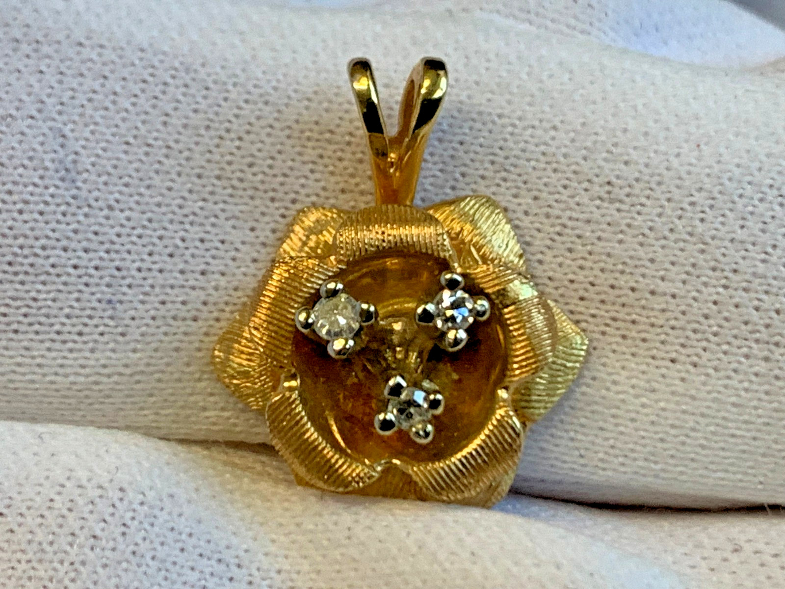 14K Yellow Gold Diamond Flower Pendant 3.29g Fine Jewelry Rose Charm *READ*