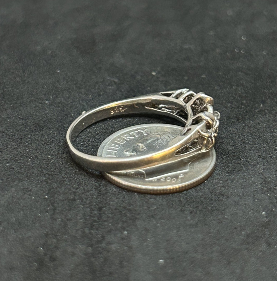 925 Sterling CZ Flower Ring Sz 7 – 2.56g