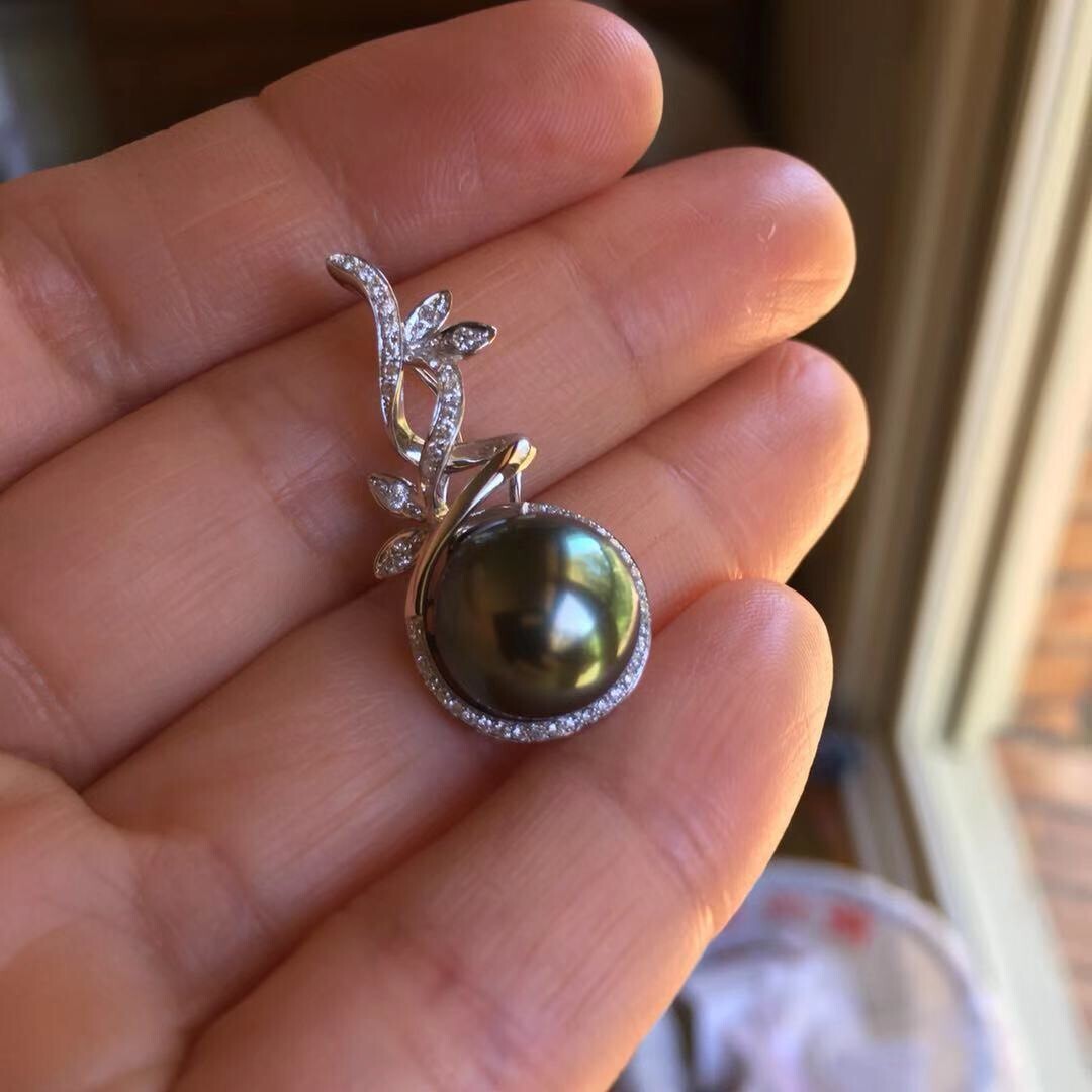 11.1mm Top Luster Peacock Black Tahitian Pearl 0.185cts Diamond 18k Gold Pendant