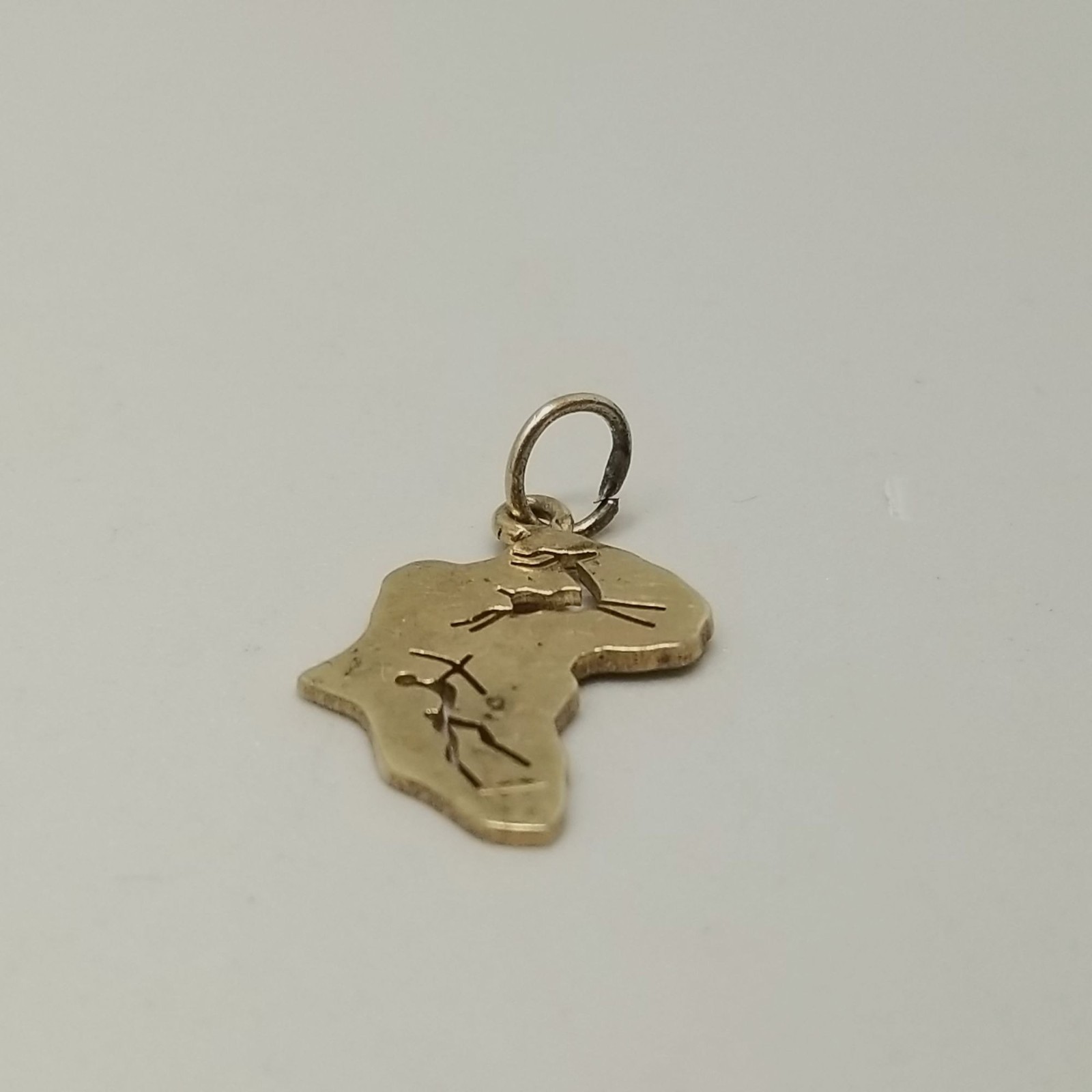 Vintage 9k Yellow Gold Africa Shape Pendant Charm Hunter Antelope Design 9ct