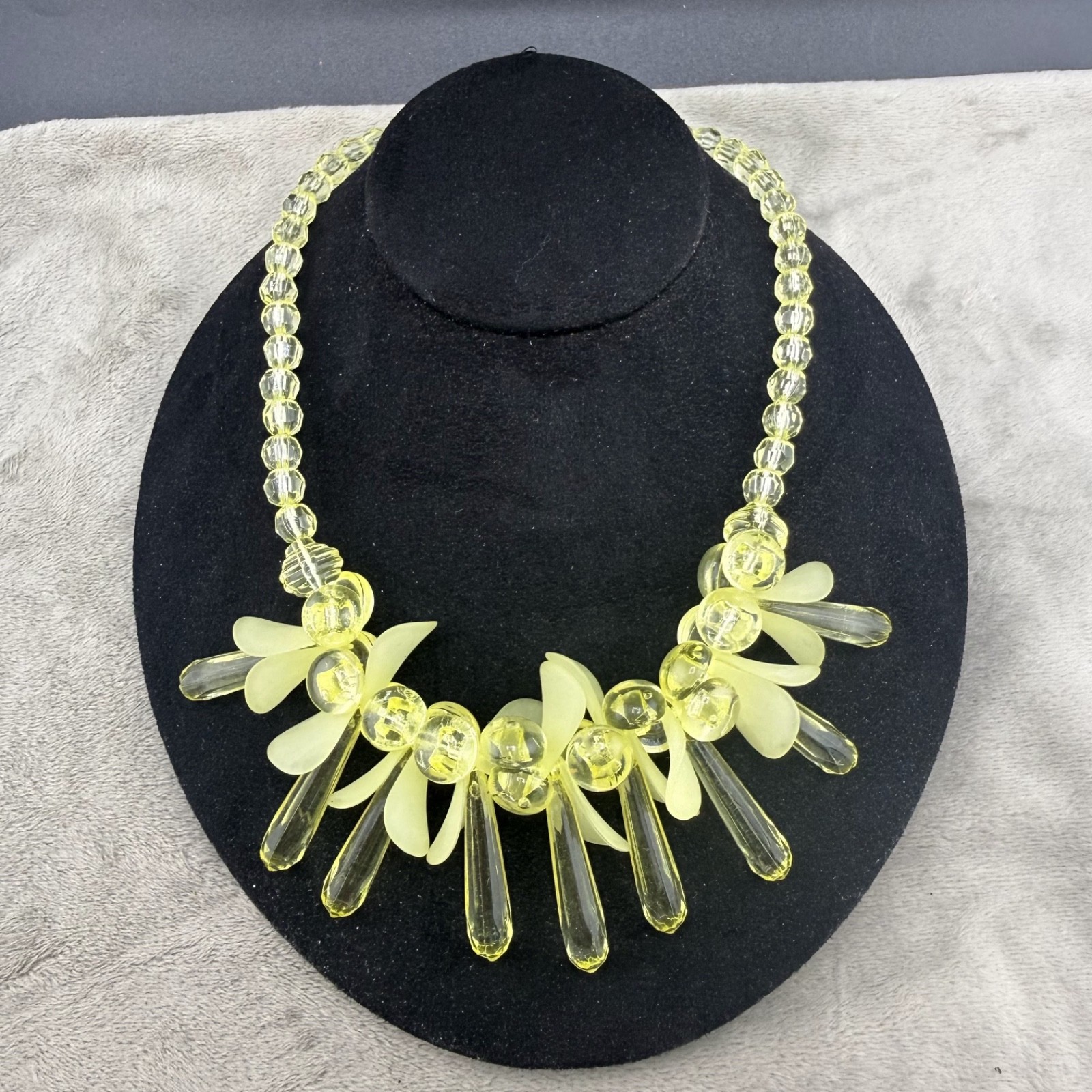 Vintage Lucite Necklace Yellow Acrylic Retro Spring Summer Party 17”