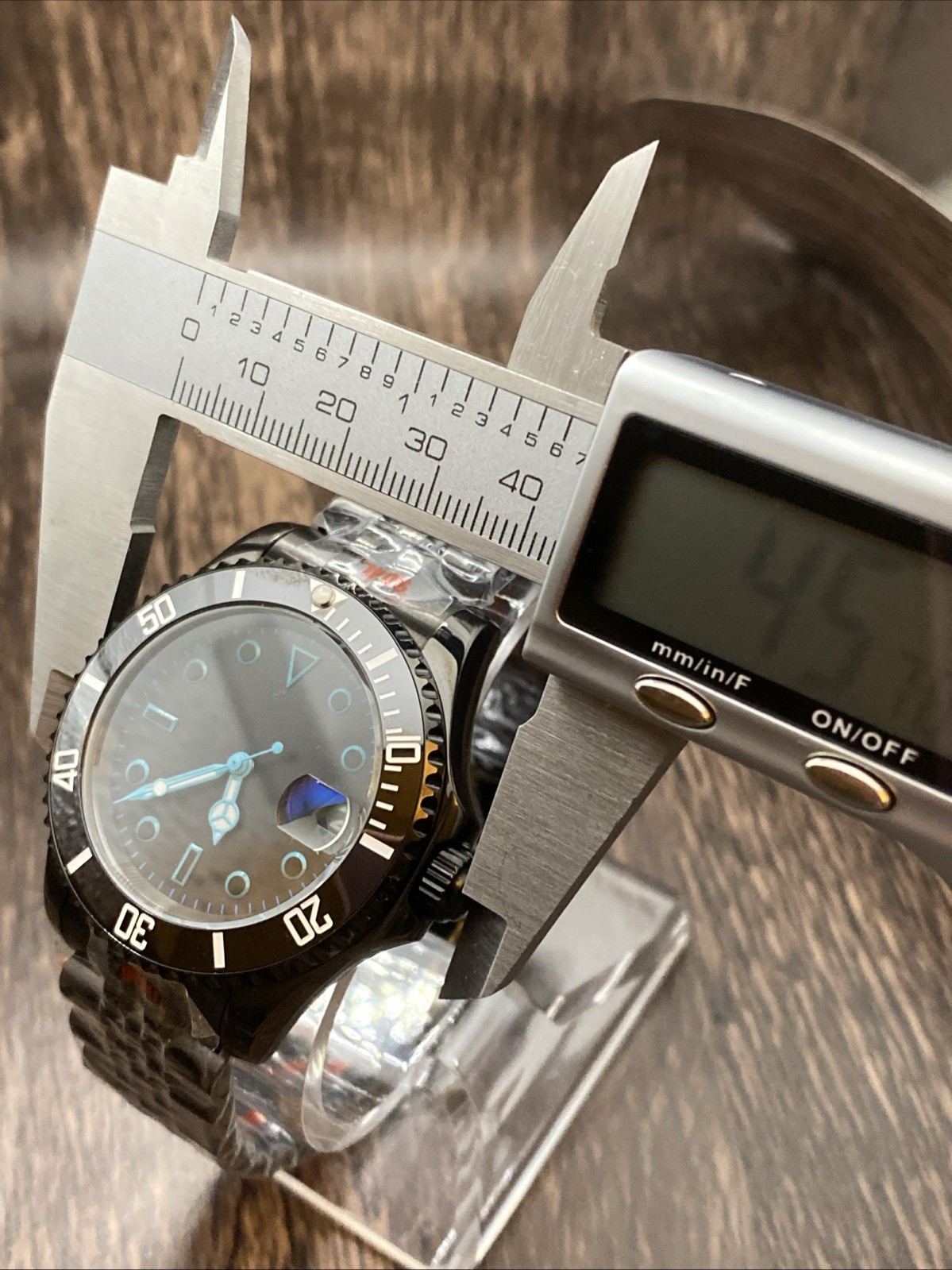 Black PVD Coated Case And Automatic Mens Date Watch Sapphire Crystal