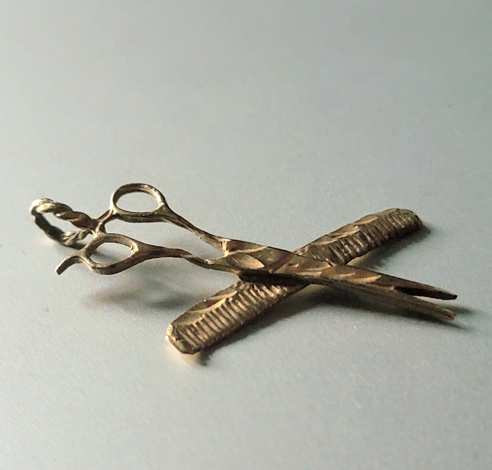 80s Vintage Barber’s Scissors & Comb Hairdressing Charm 2 grams 14k Gold