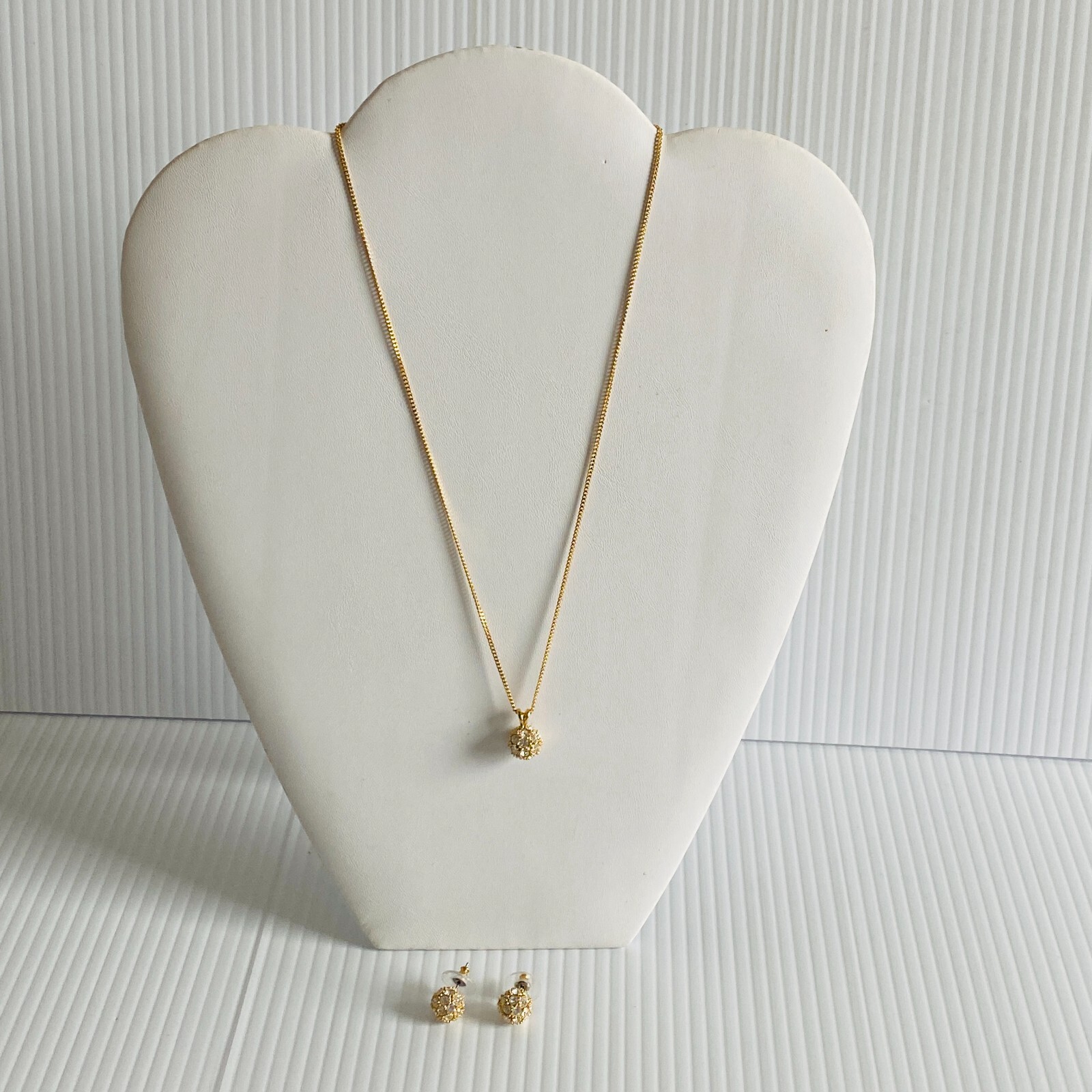 Yellow Gold Necklace and Earrings Set 9.5in