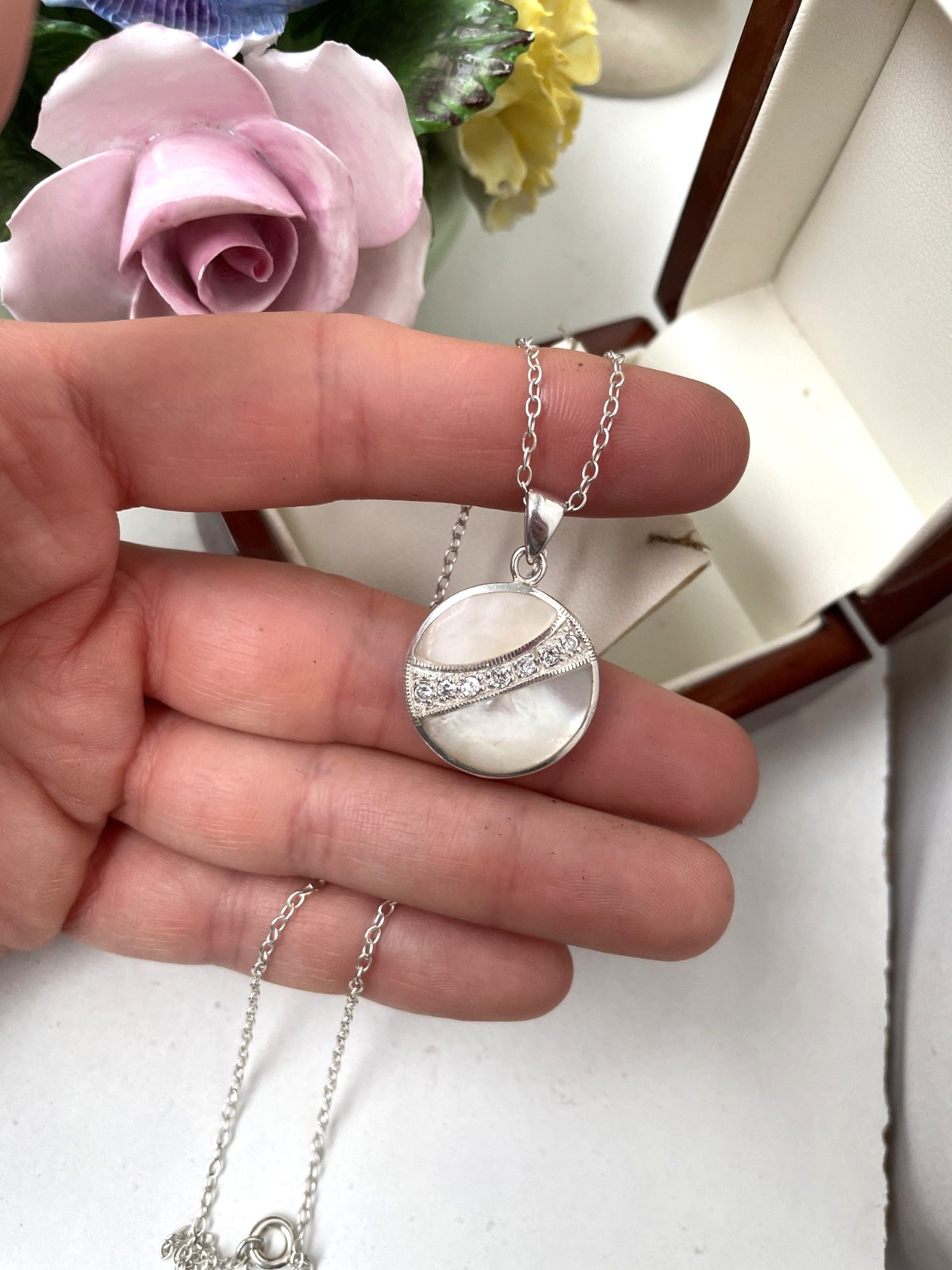 GORGEOUS MODERNIST SOLID 925 STERLING SILVER MOTHER OF PEARL NECKLACE 15″ 38CM