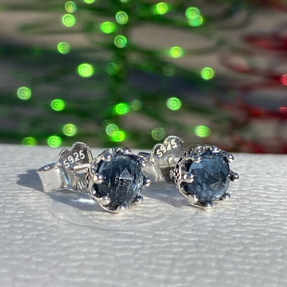 Brand New Genuine Pandora S925 BLUE Sparkling Crown Stud CZ Earrings 298311NMB