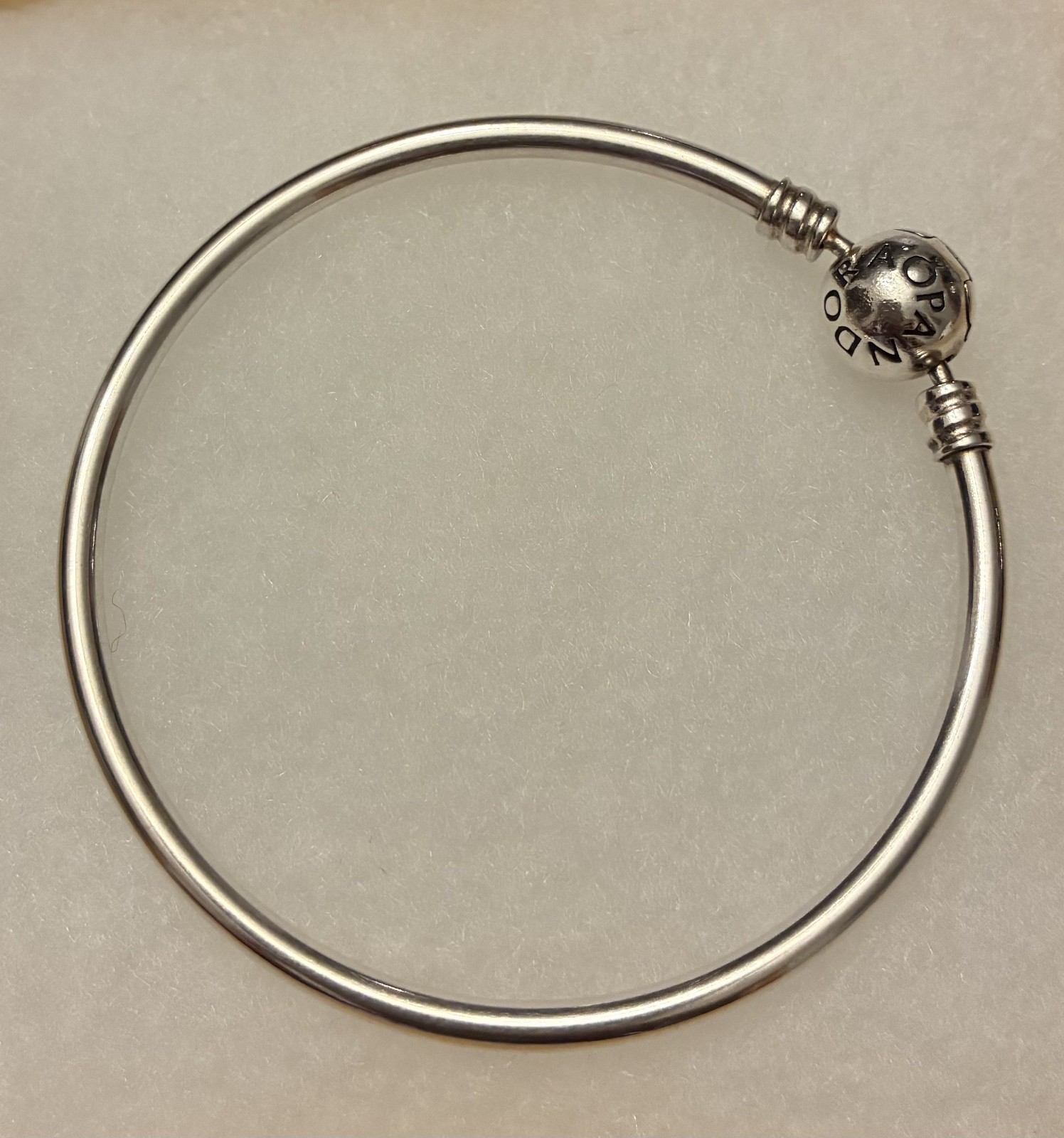 Authentic Pandora Moments Bangle Round Clasp (6.7 inch)