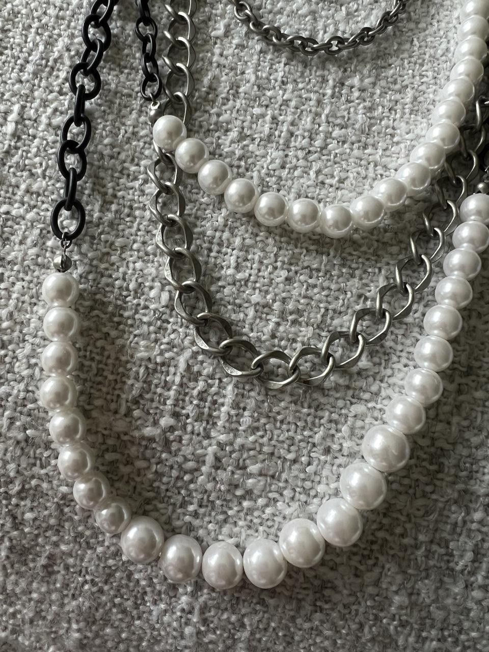 Black and Faux Pearl Chain Neckalce