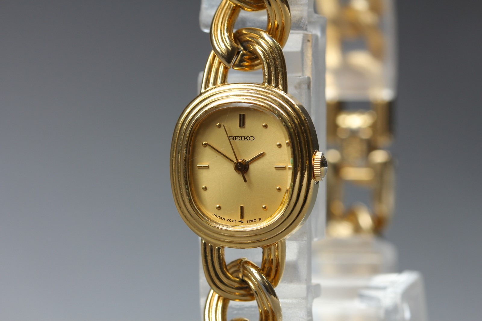 Vintage 1986 Seiko Tisse 2C21-5510 Gold Oval SGP Ladies Watch From JAPAN