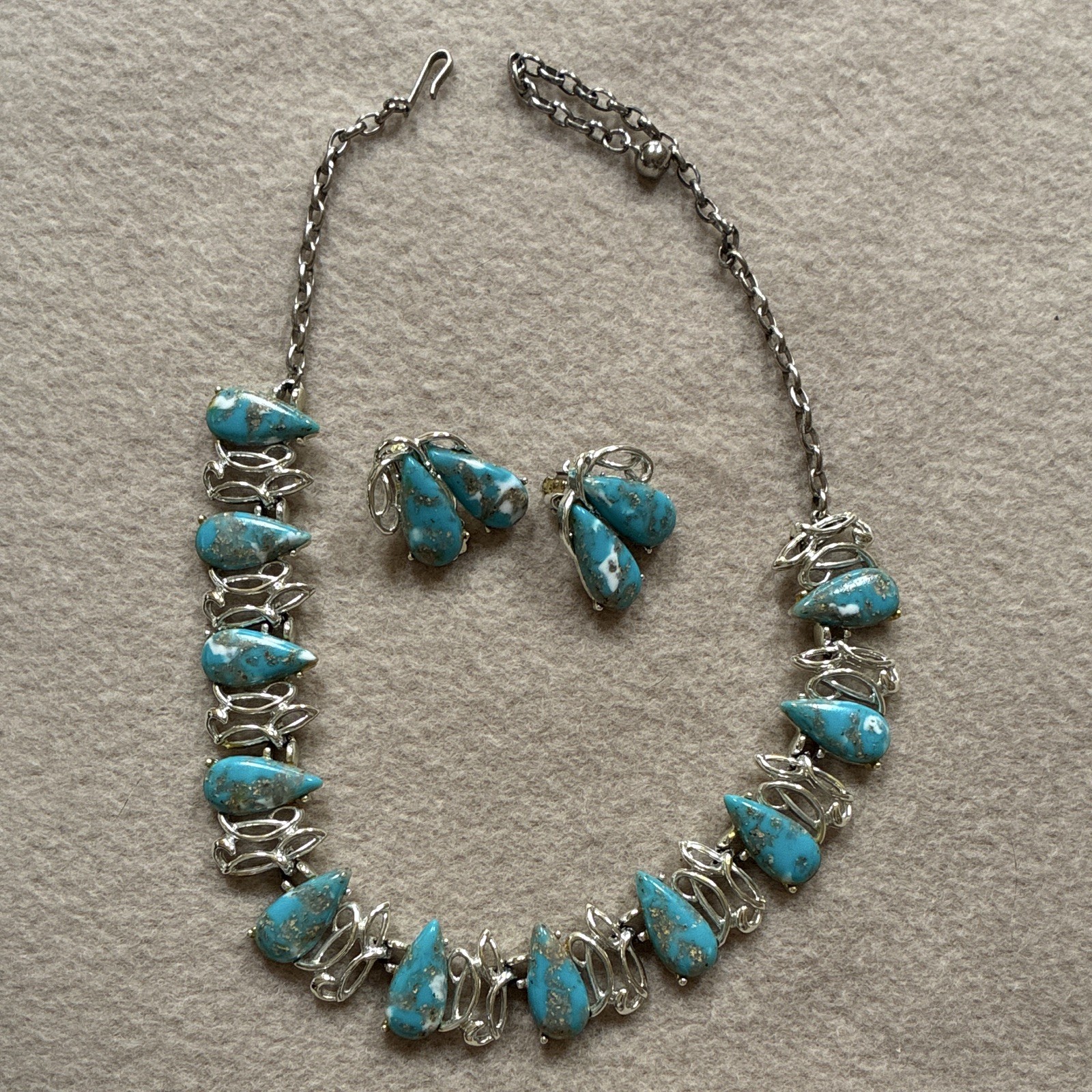Vintage 50s-60s Silver tone Faux Turquoise Teardrop Necklace & Clip earrings set