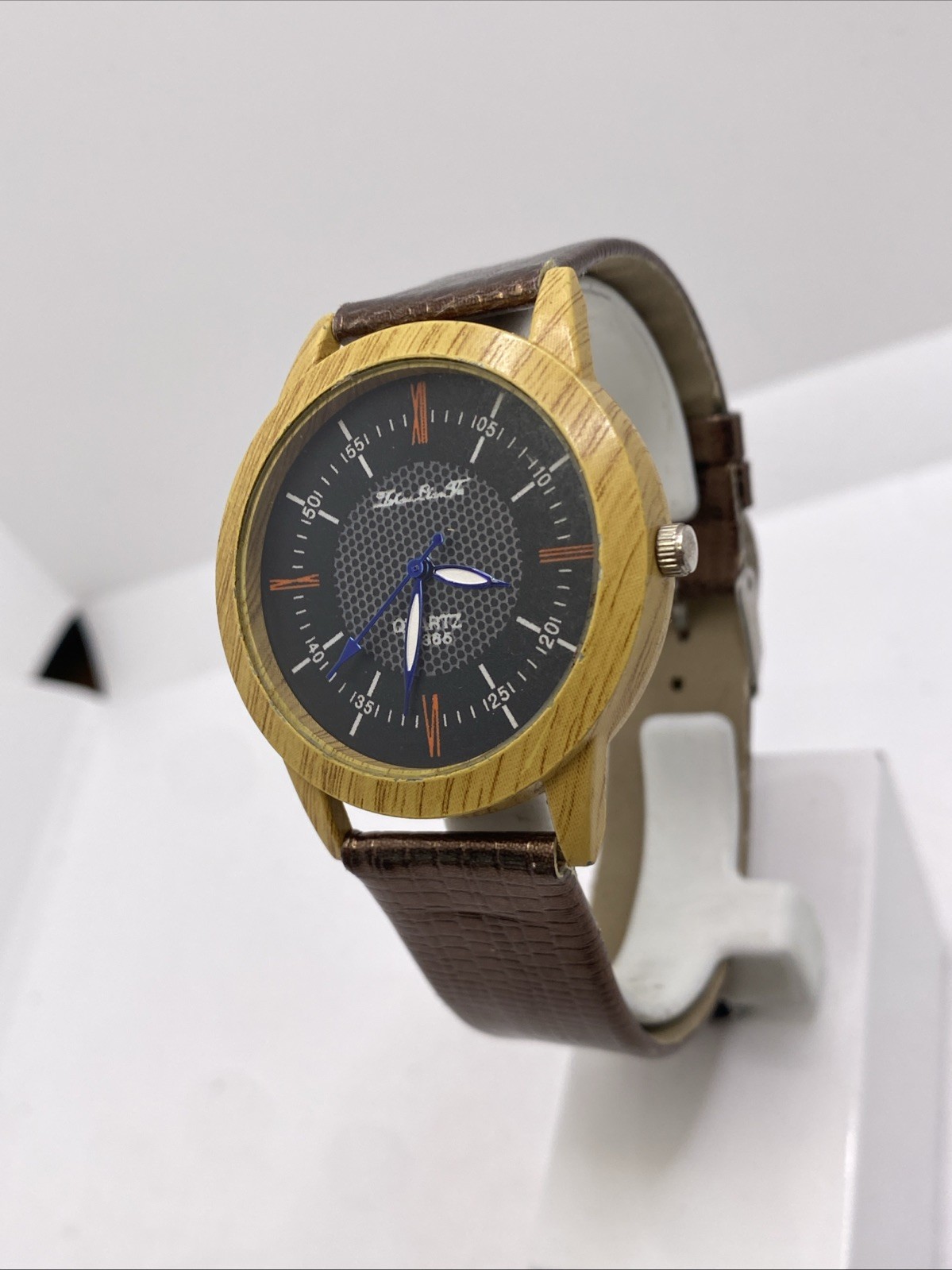 Unisex Wood Grain Leather Watch New Battery