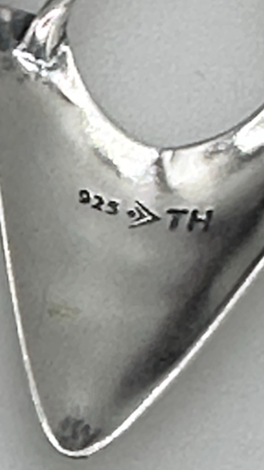 Silpada 925 Sterling Silver Hammered Arrowhead Shield Drop Earrings Thailan