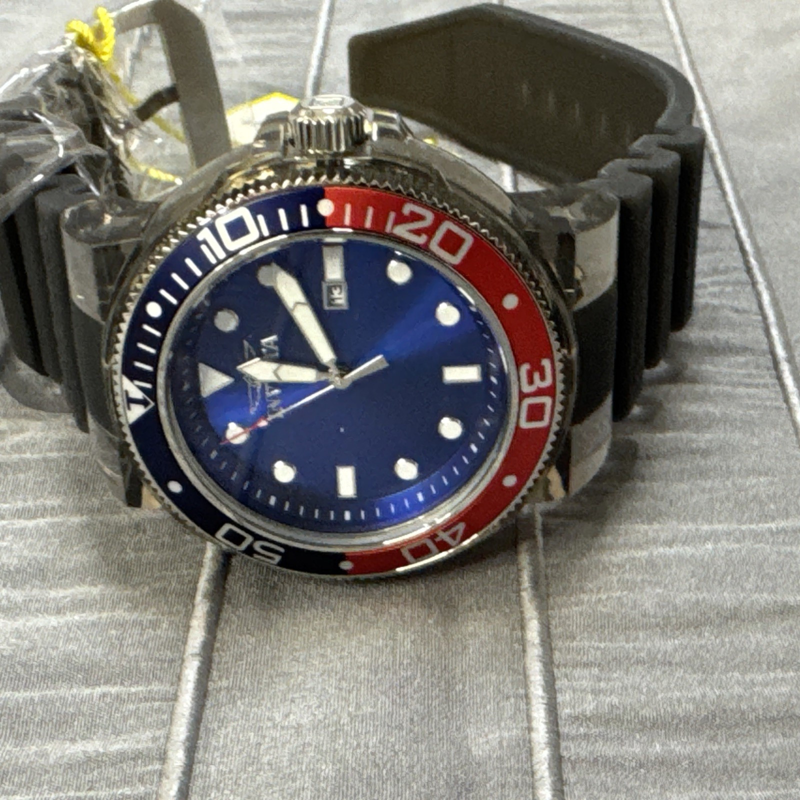 Invicta Pro Diver 51.50mm Quartz 38883 Pepsi Style
