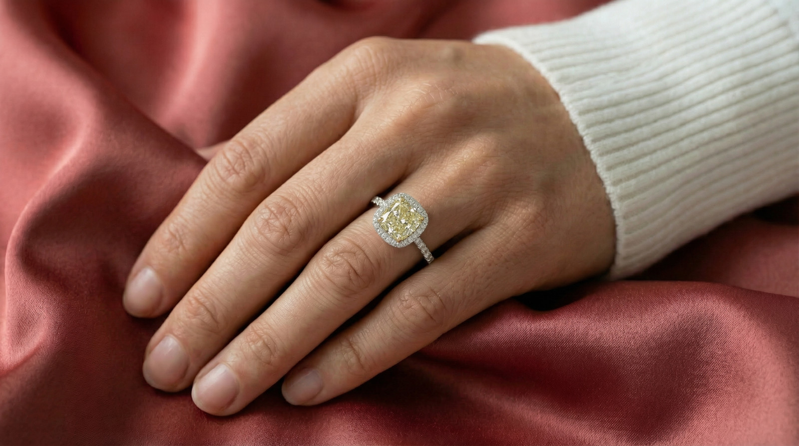 Romantic Cushion Cut Light Yellow Moissanite Halo Ring Sparkling Engagement Gift
