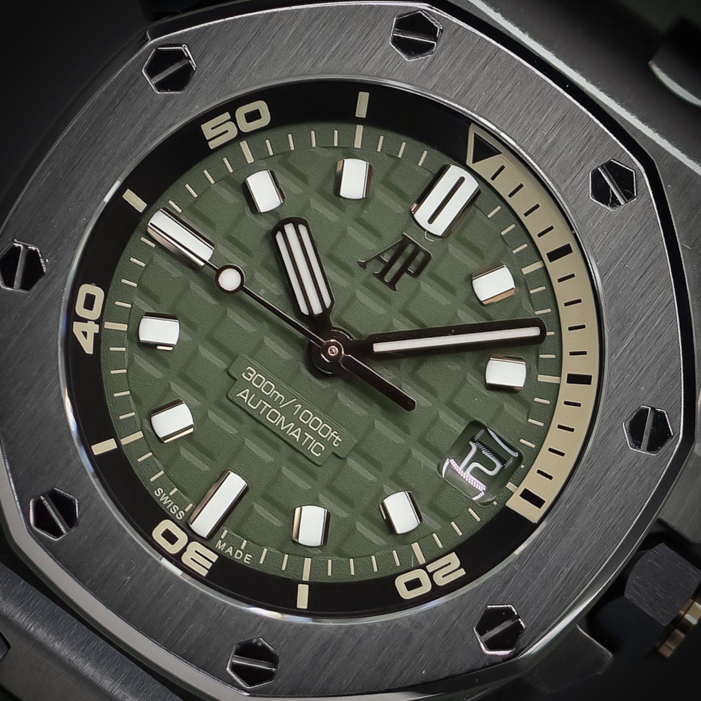 AUDEMARS PIGUET Royal Oak Offshore “Khaki” Diver 42 | Ref. 15720ST | Full Set