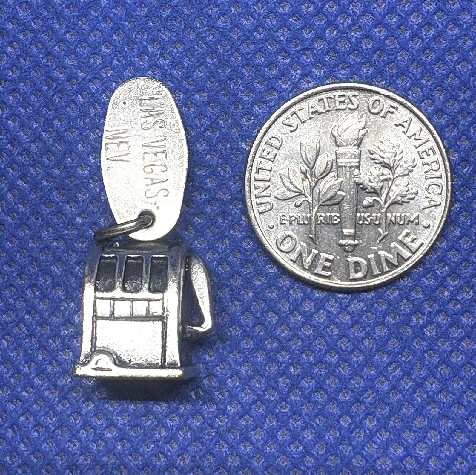 K47 – Slot Machine Las Vegas Charm 925 Sterling Silver 1970s 3.17 grams Nevada