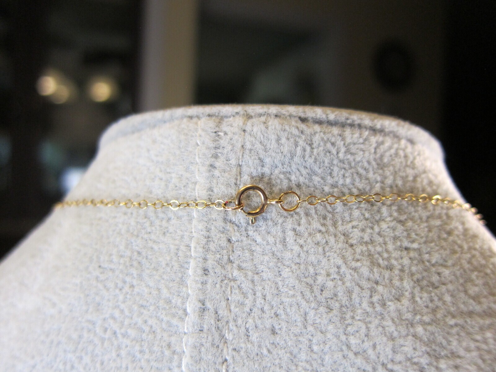 Beautiful 18″ 1/20 14K gold filled chain and aqua blue faceted glass necklace