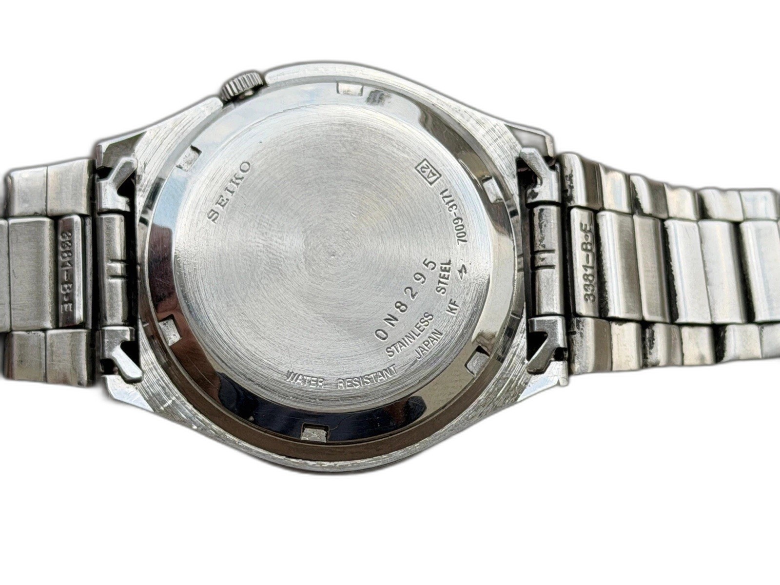 Seiko 5 Automatic Black Dial 17 Jewels Vintage Mens Silver Watch Day/Date, S-151