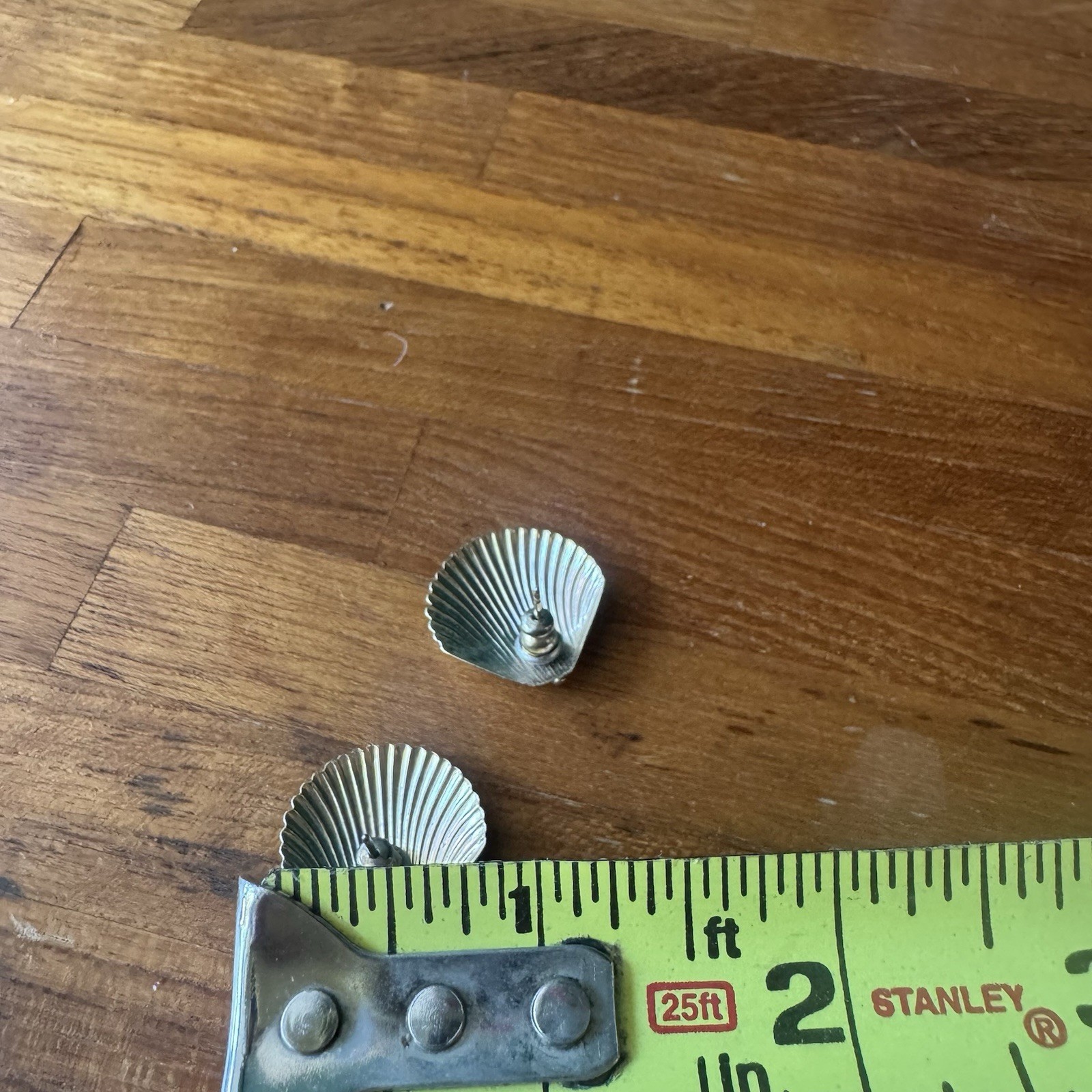 Vintage Gold-tone Clam Seashell Beach Stud Earrings | Nautical Coastal Jewelry