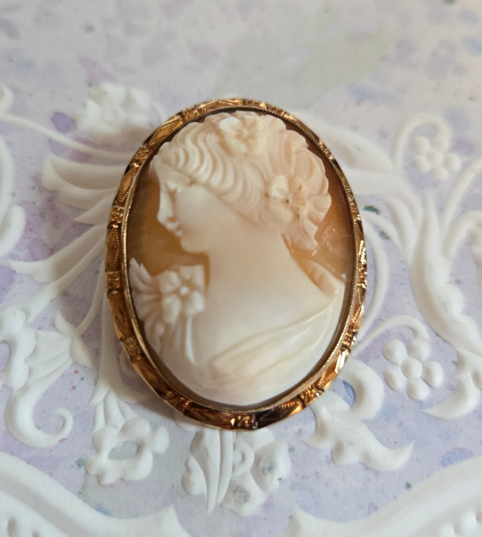 Vintage Carved Shell Cameo Gold Filled Pendant Brooch