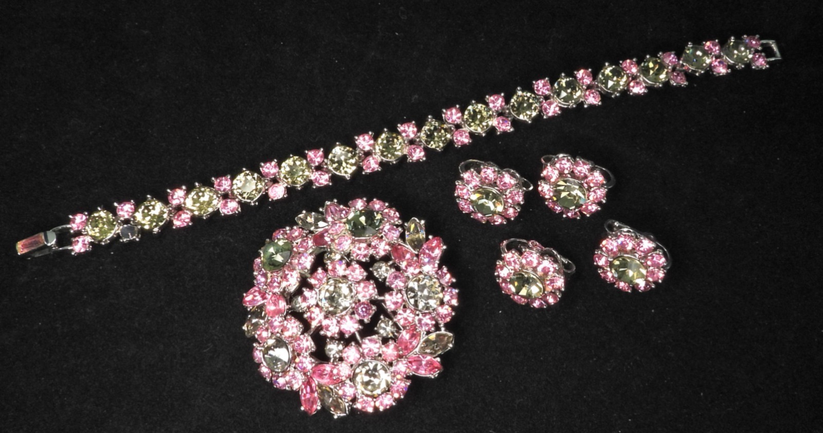 Crown TRIFARI Early 1960s Pink & Gray RS Flower Brooch, Bracelet, Earrings Set