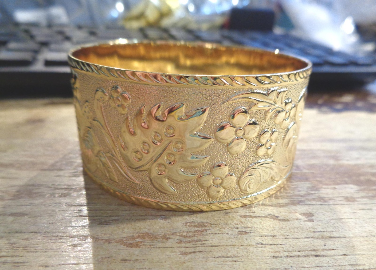 28MM 18K YELLOW GOLD-FILLED COPPER HAWAIIAN TROPICAL HIBISCUS MONSTERA BANGLE