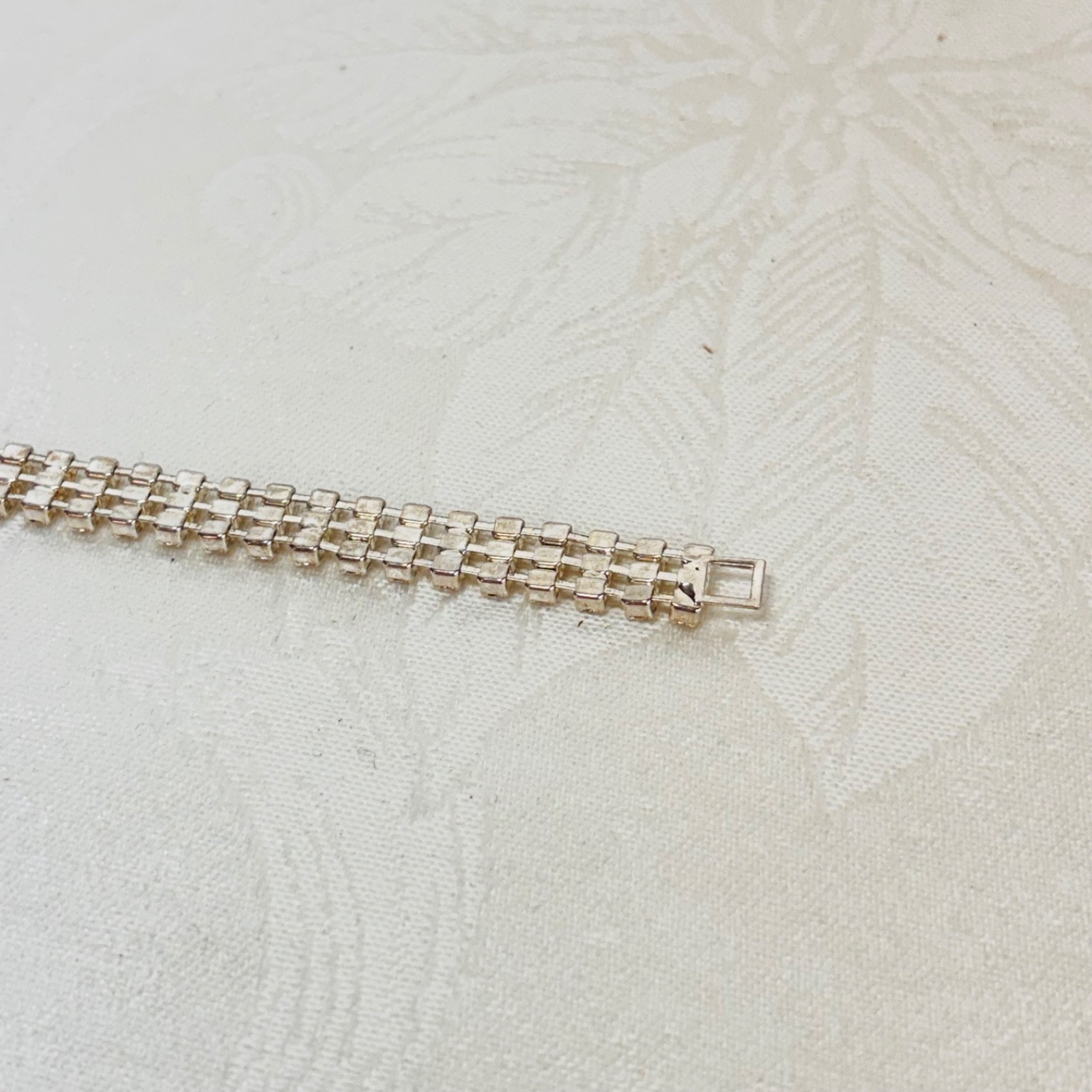 BRACELET vintage rhinestone triple row silvertone metal fold over clasp 7 1/2″ c