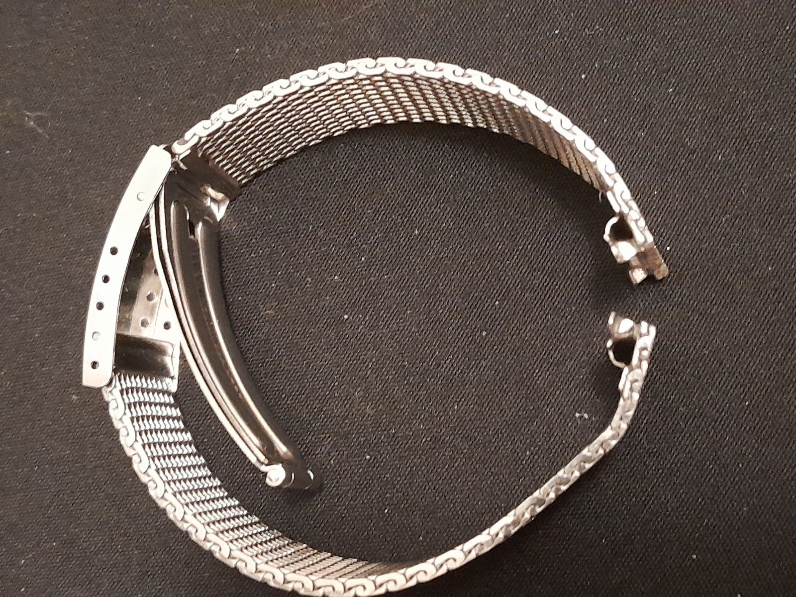 Bulova Stainless Steel mesh bracelet 15.5cm L x 18mm lugs very nice condition