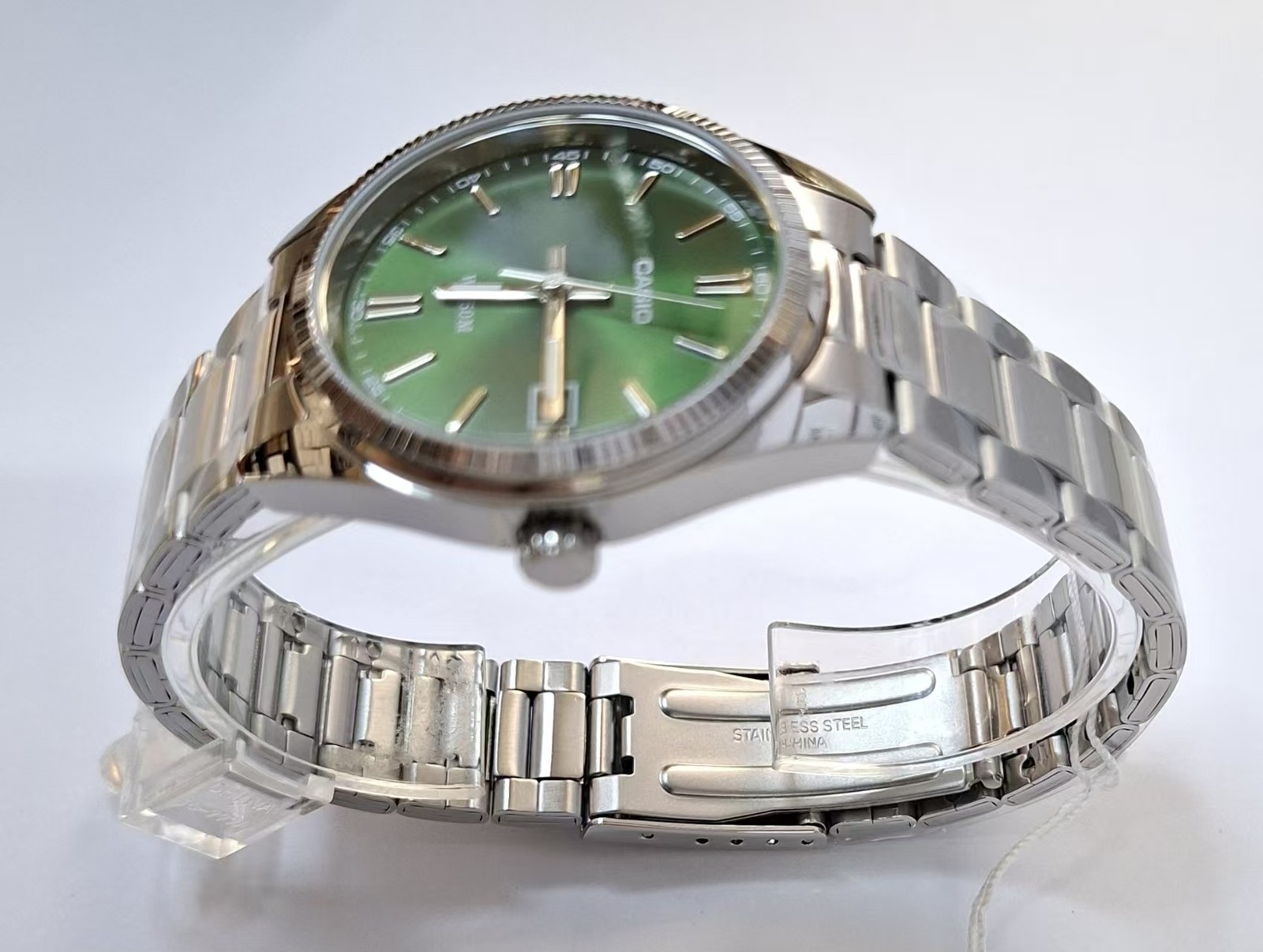 Casio UTP-1302PD-3A1 Stainless Steel Band 35 mm Dail Green Unisex Adults Watch