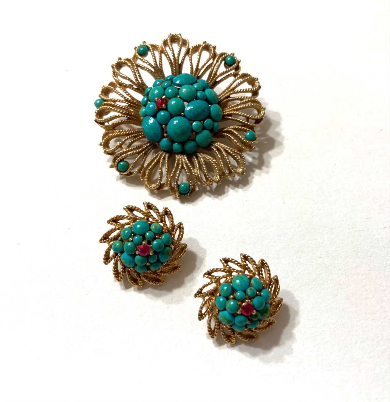 VTG CAPRI Faux Turquoise Cabochon Gold Tone Filigree Brooch & Clip Earring Set