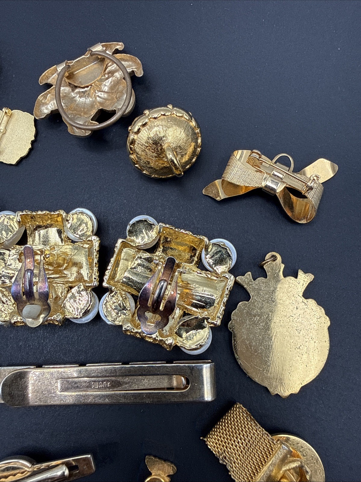 Lot Of Vintage Jewelry Accessories And Other Fun Things Mostly Gold Tone J4