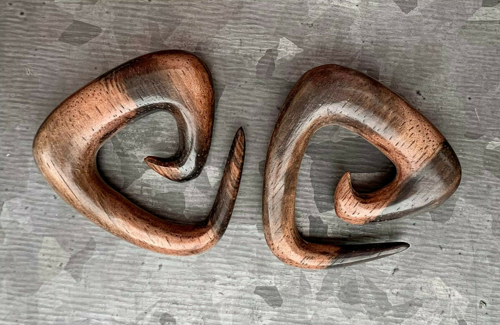 PAIR Sono Wood Triangle Tapers Plugs Tunnels Expanders Organic Triangular Gauges