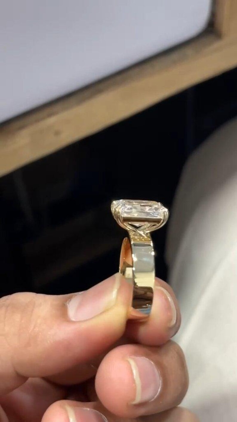 5.0Ct Radiant-Cut E/VS1 Lab Grown Diamond Solitaire Wedding Ring 14K Yellow Gold