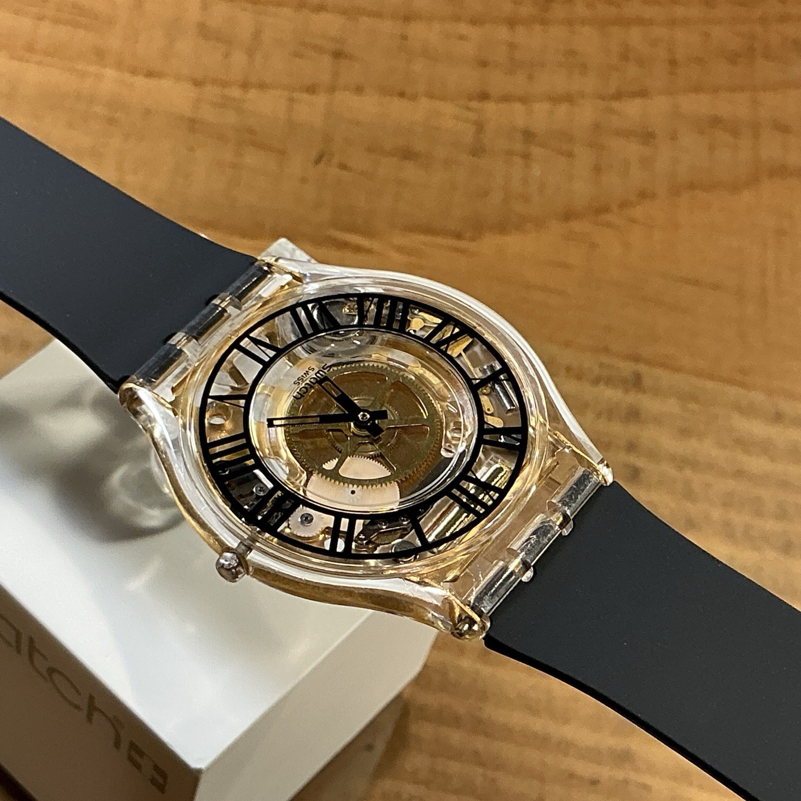 Skin – Ultra Thin – FORET NOIRE – SFK392 – Gold Gears / Roman Numerals – 34mm
