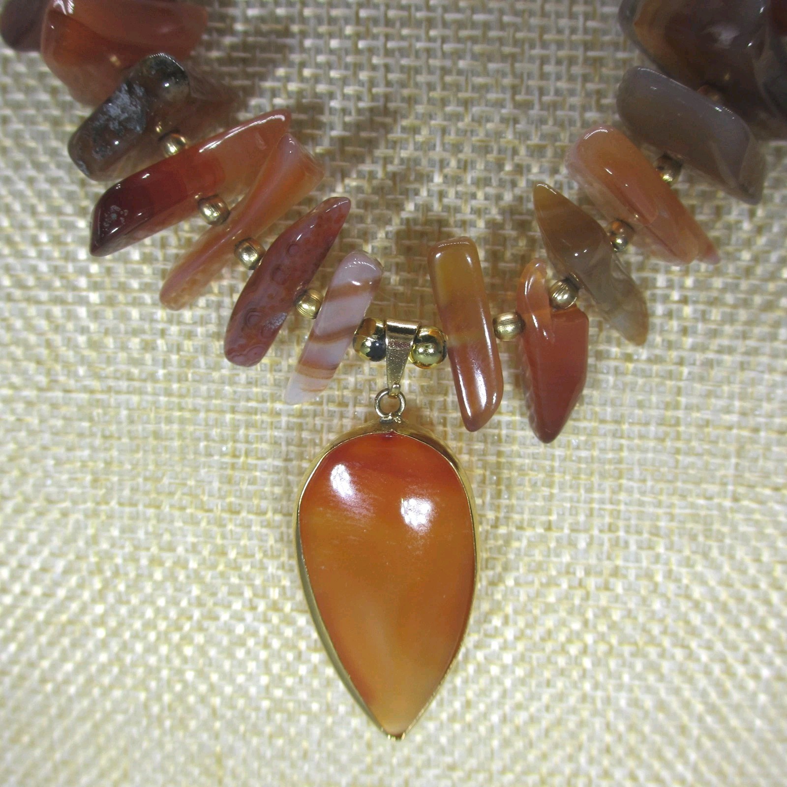 Vintage Stone Chip Necklace Pendant Orange Brown Gold Tone 17 Inch