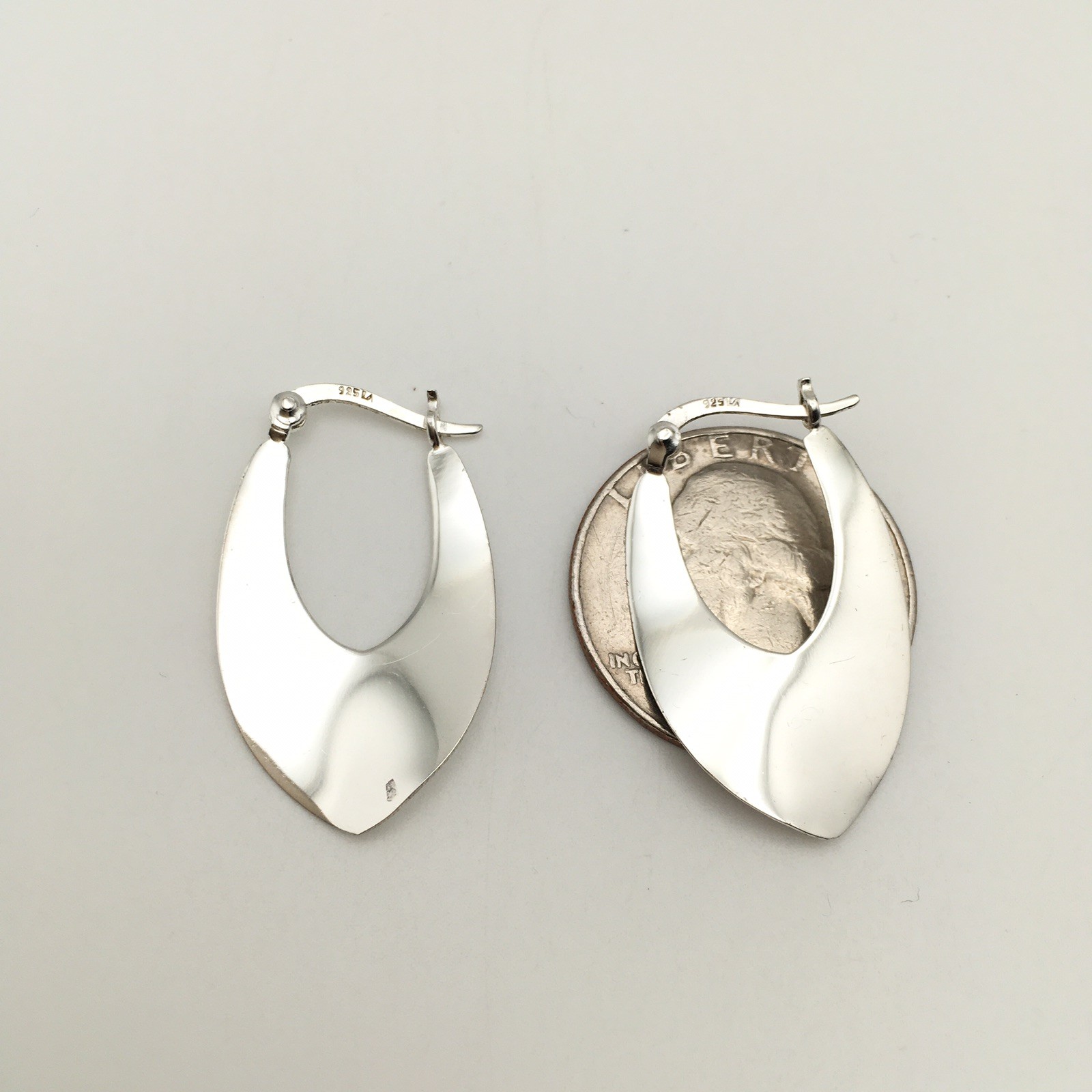 Vintage Sterling Silver Pointed Tip Wavy Hoop Earrings Marked LA 925 2.8g #23