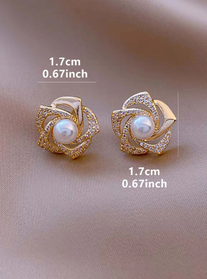 Ladies Gold Flower Pearl Diamonte Stud Earrings (Free Gift Box Included)
