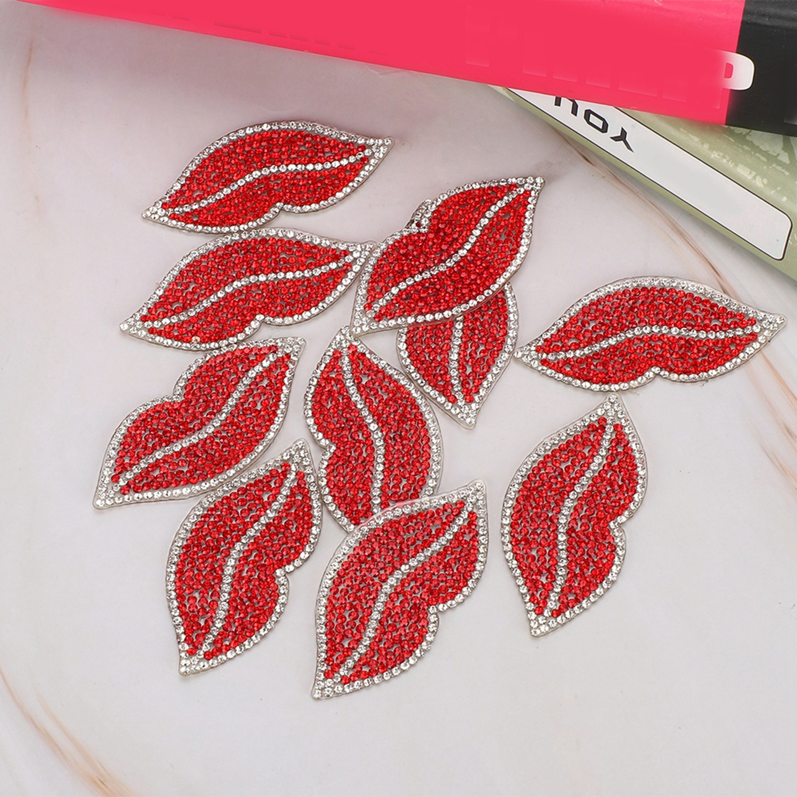 20Pcs Red Lip Rhinestones Resin Crystal Hot Pattern Clothing Decoration