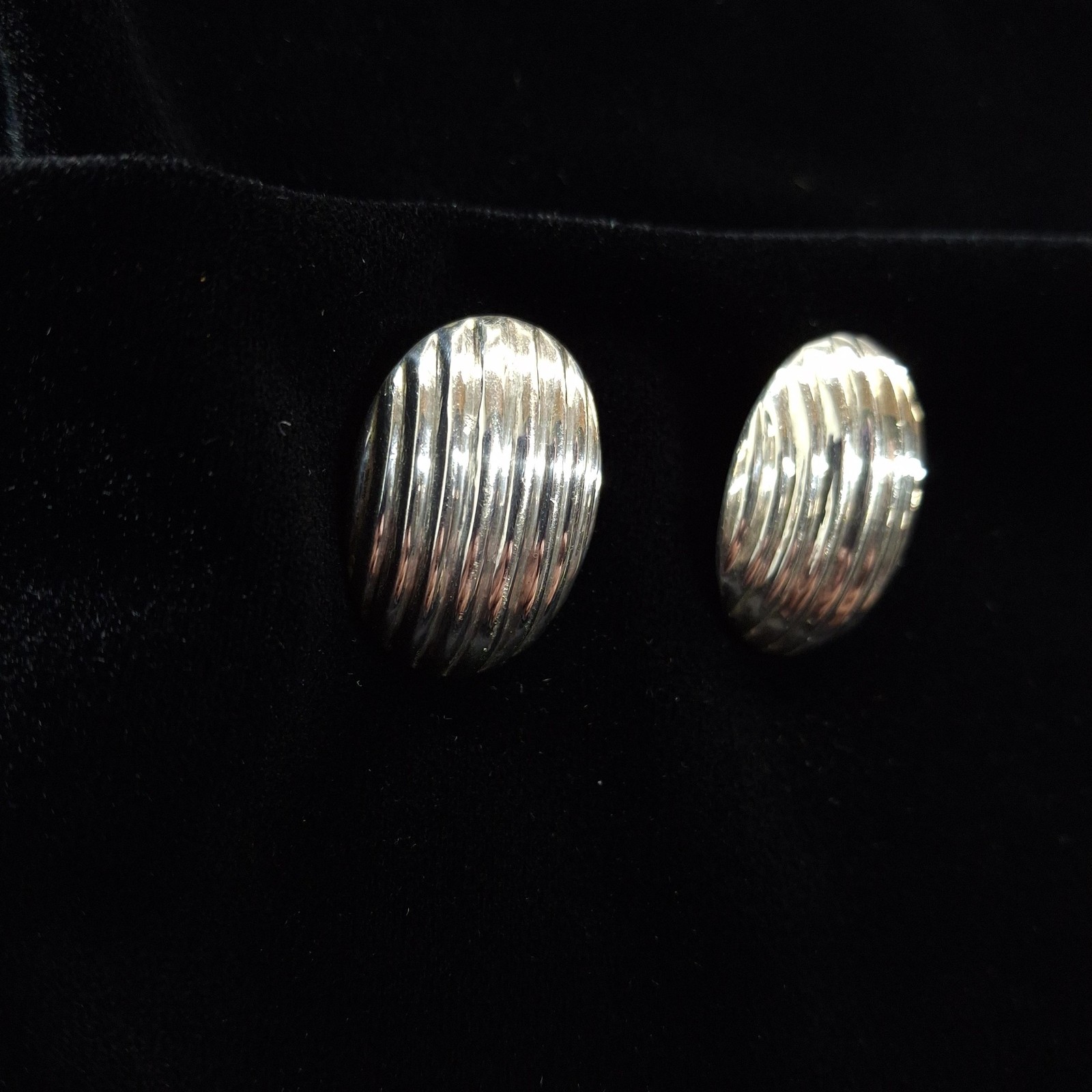 Sterling Silver Oval Stud Earrings Womens 1 Inch Ribbed Dome 7.71g of 925 Vtg