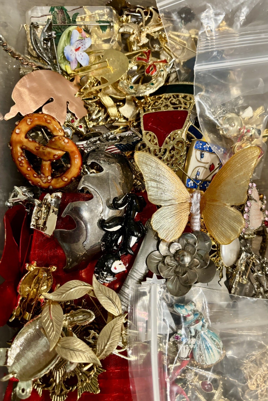 LARGE Flat Rate Box Filled w/ Pounds of Jewelry Mix – Hours of Fun!
