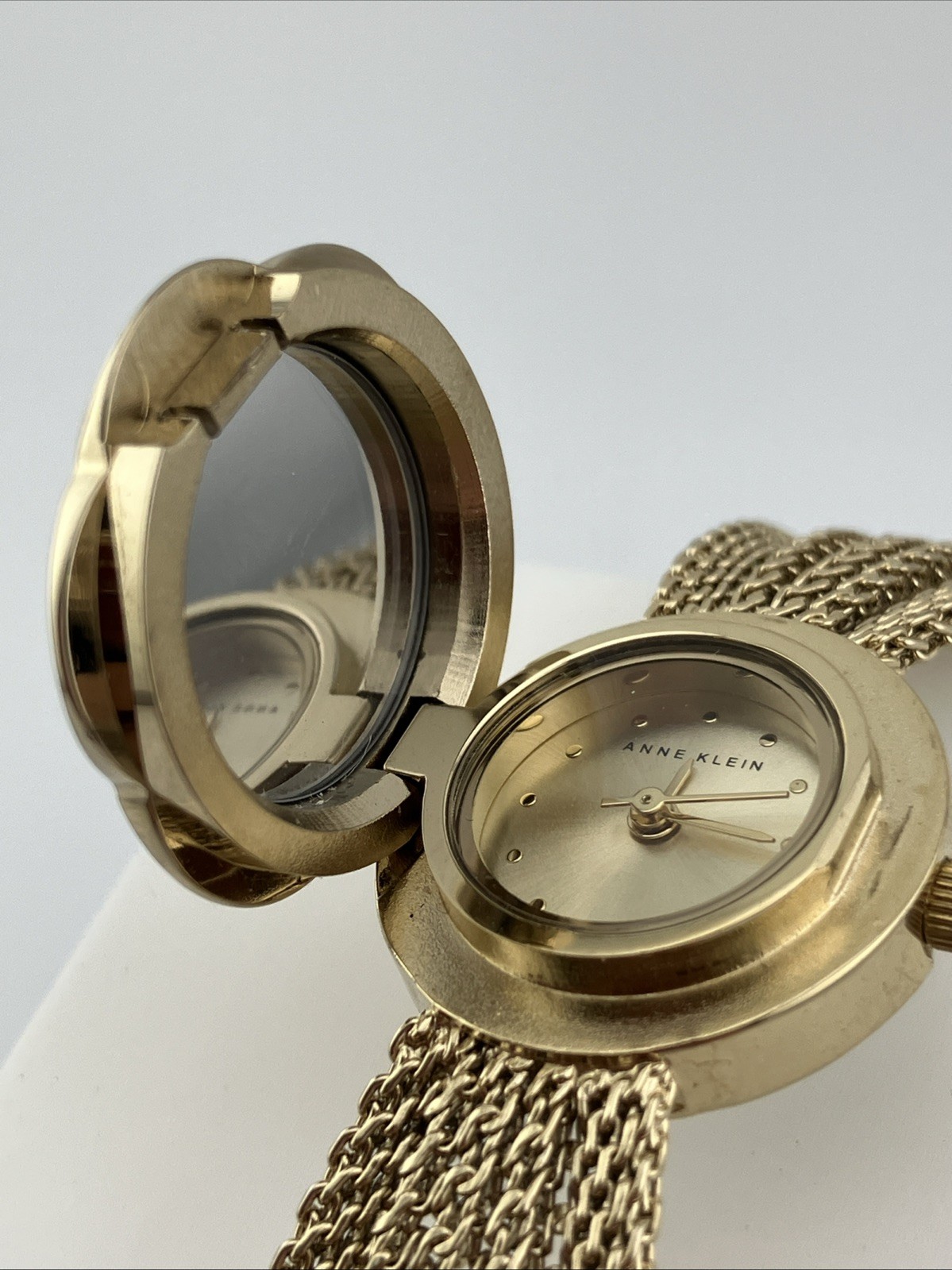 Anne klein Ladies 23mm Watch Hidden Dial Gold Tone Rope Band 6.25″ Ak1046 -RUNS