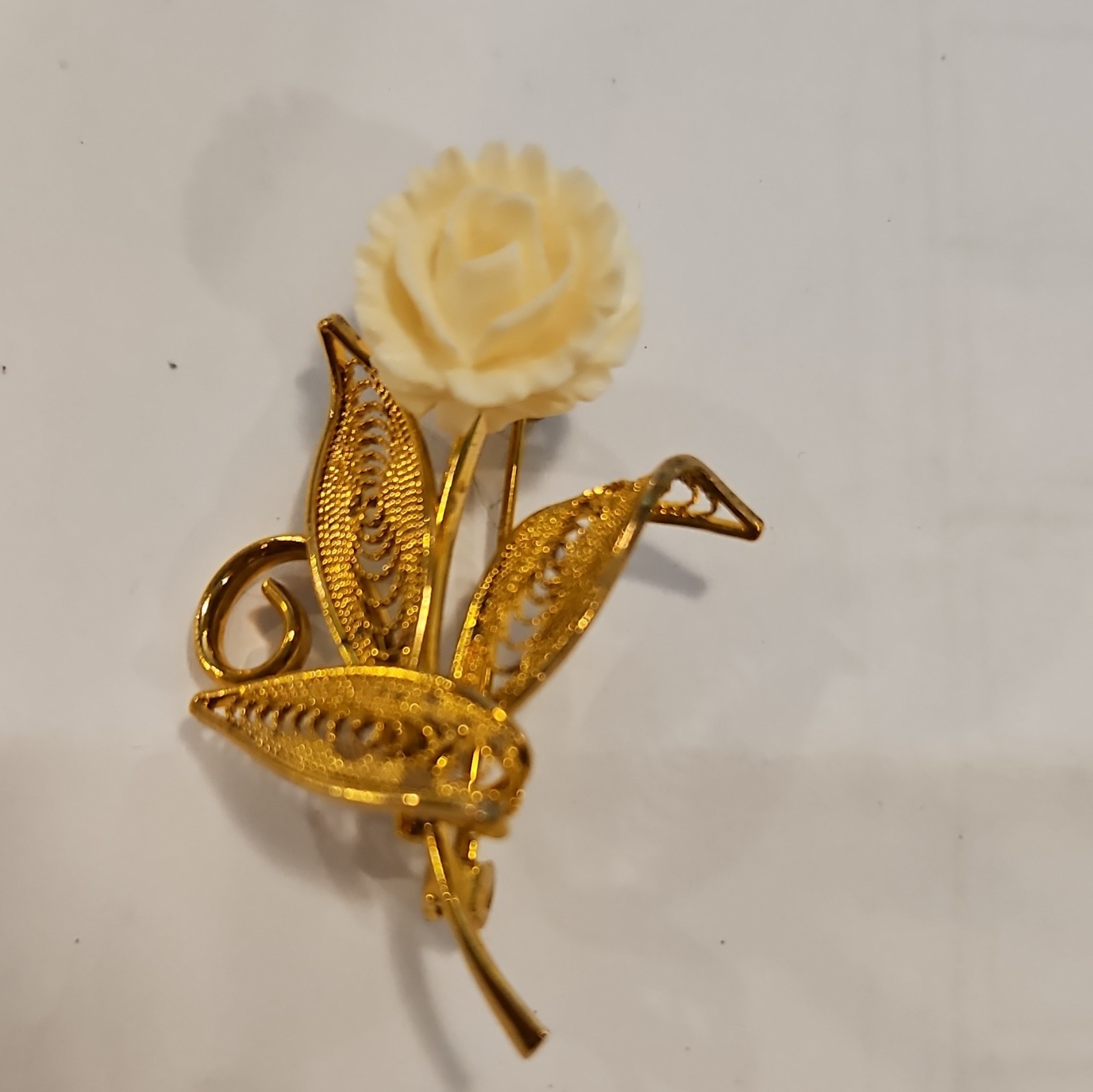 Gold Tone Filigree Flower Brooch Pin w/ Ivory Rose Metal/Plastic No Stone