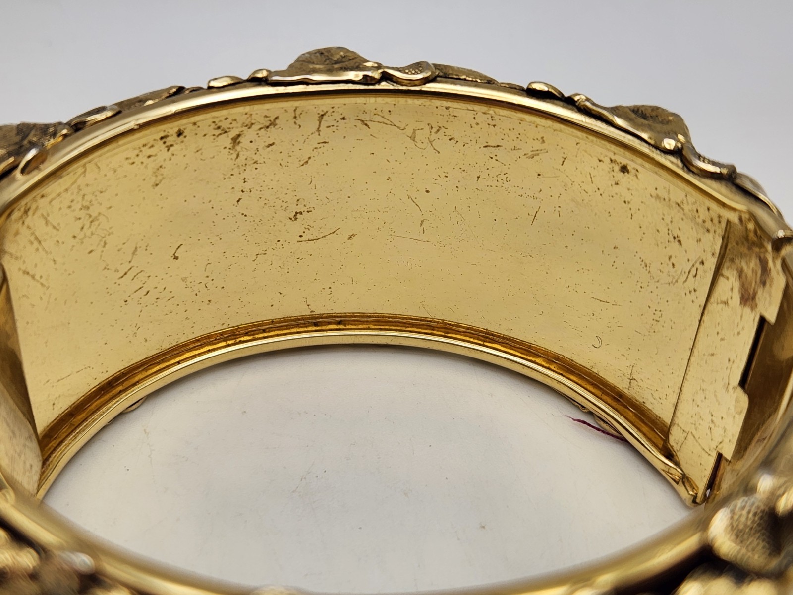 Whiting & Davis Signed Vintage Ornate Bangle Bracelet Hinged Gold Tone Push Lock