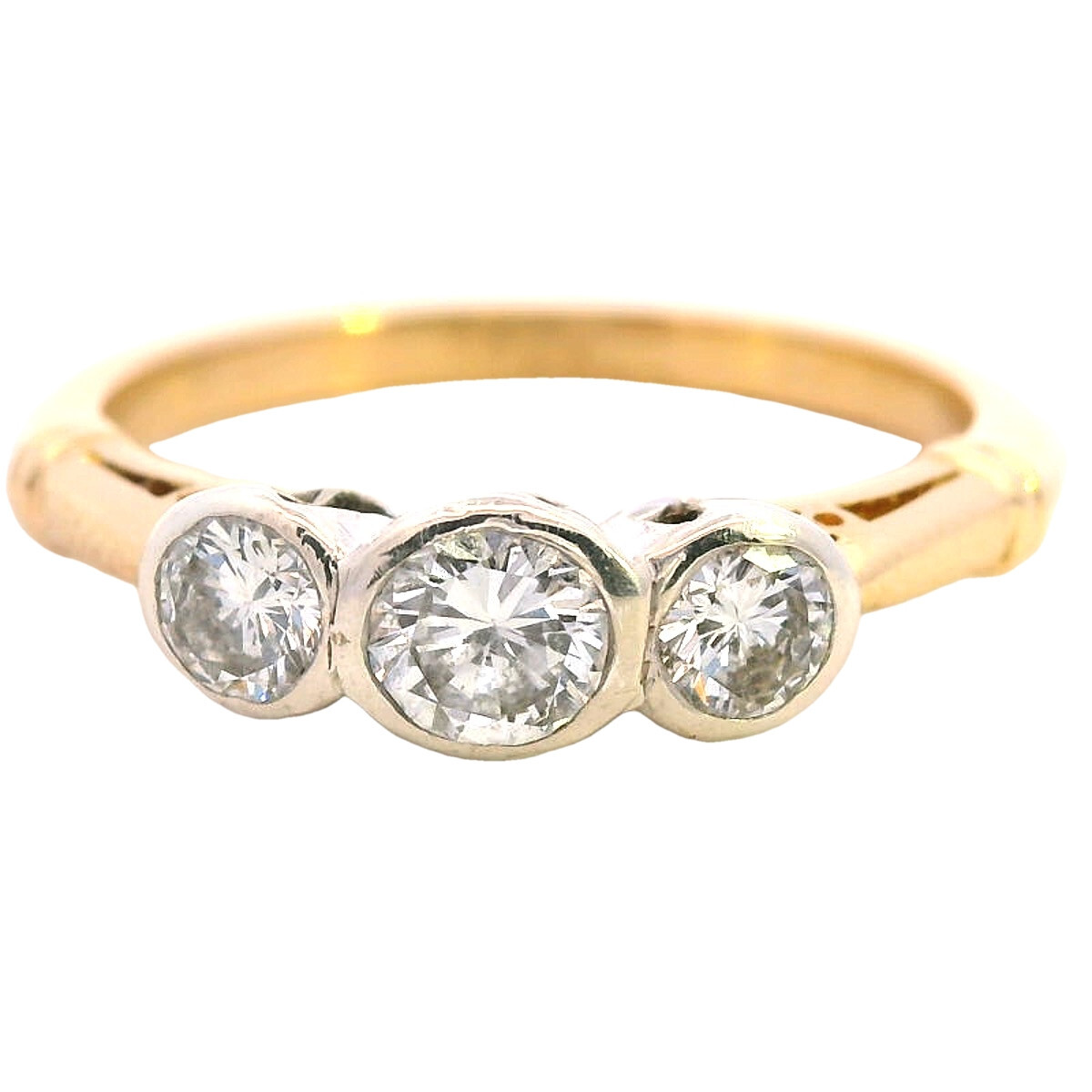 18 ct Yellow and White Gold Diamond Ring, two 0.07ct and a 0.20ct Diamonds