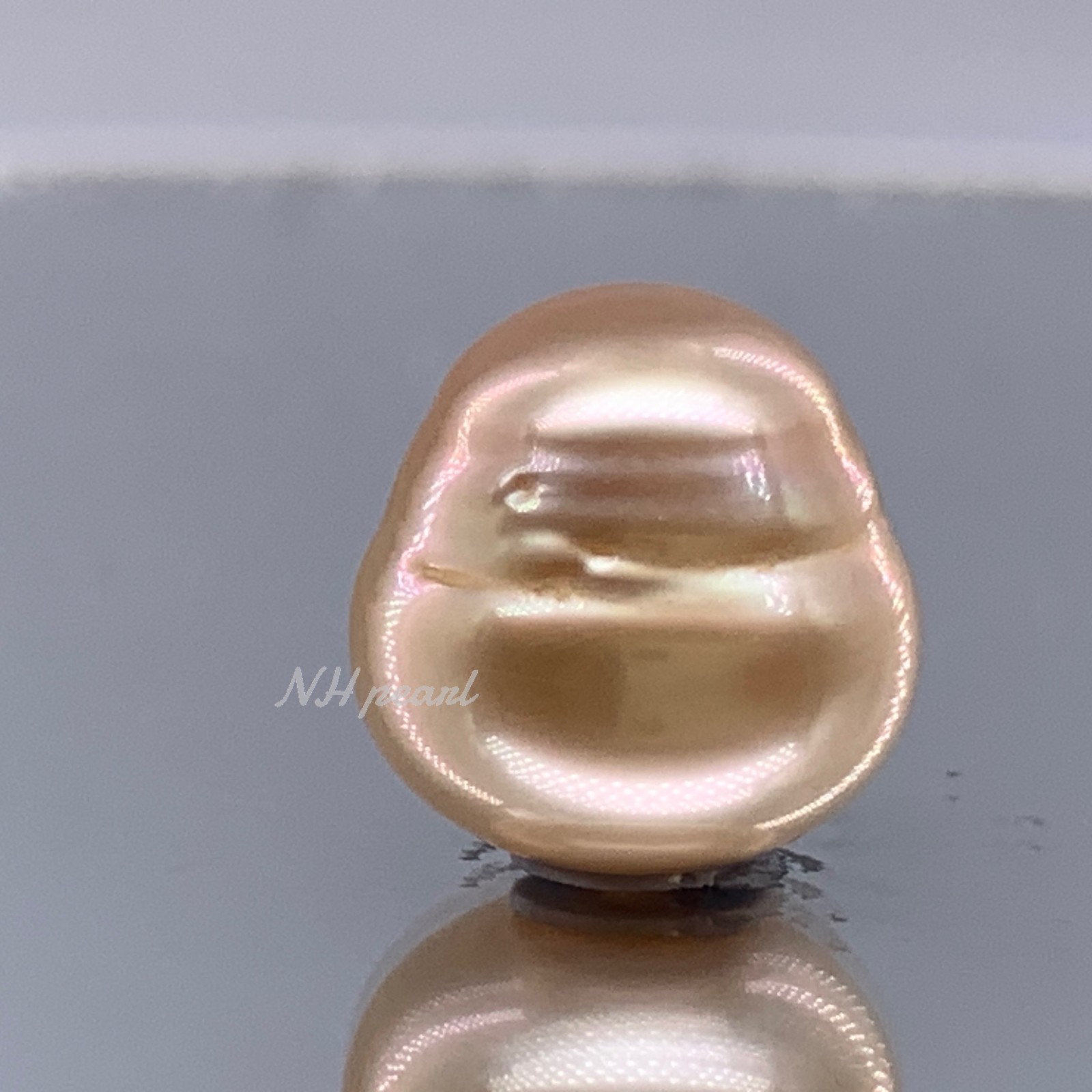 South Sea Pearl Near round 12.4mm x 12.4mm Lombok Indonesia2.50g undrilled
